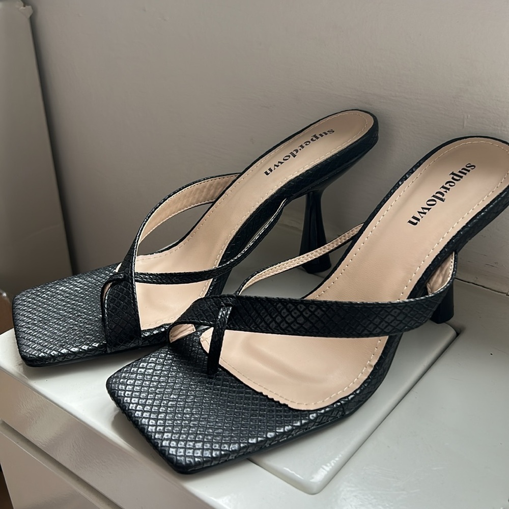 NWT superdown lani heel in black